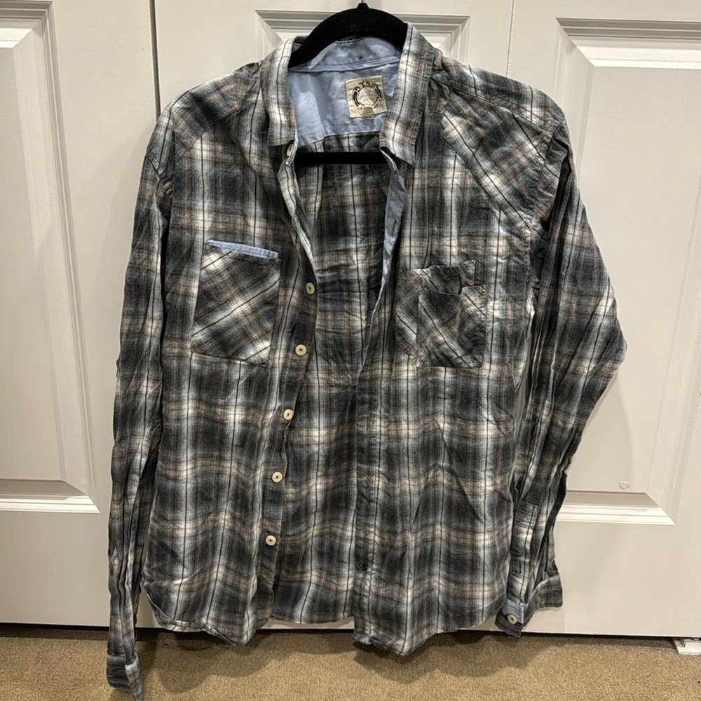 BTNS button down